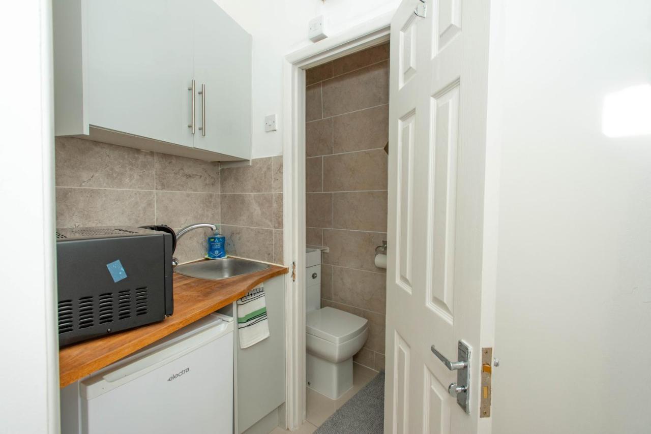 Modern In Bromley, Greater London Near Tesco And Sundridge Park Station Motel *