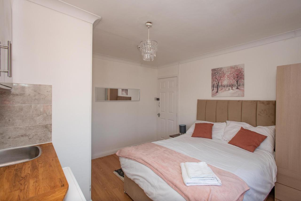 Motel Modern In Bromley, Greater London Near Tesco And Sundridge Park Station