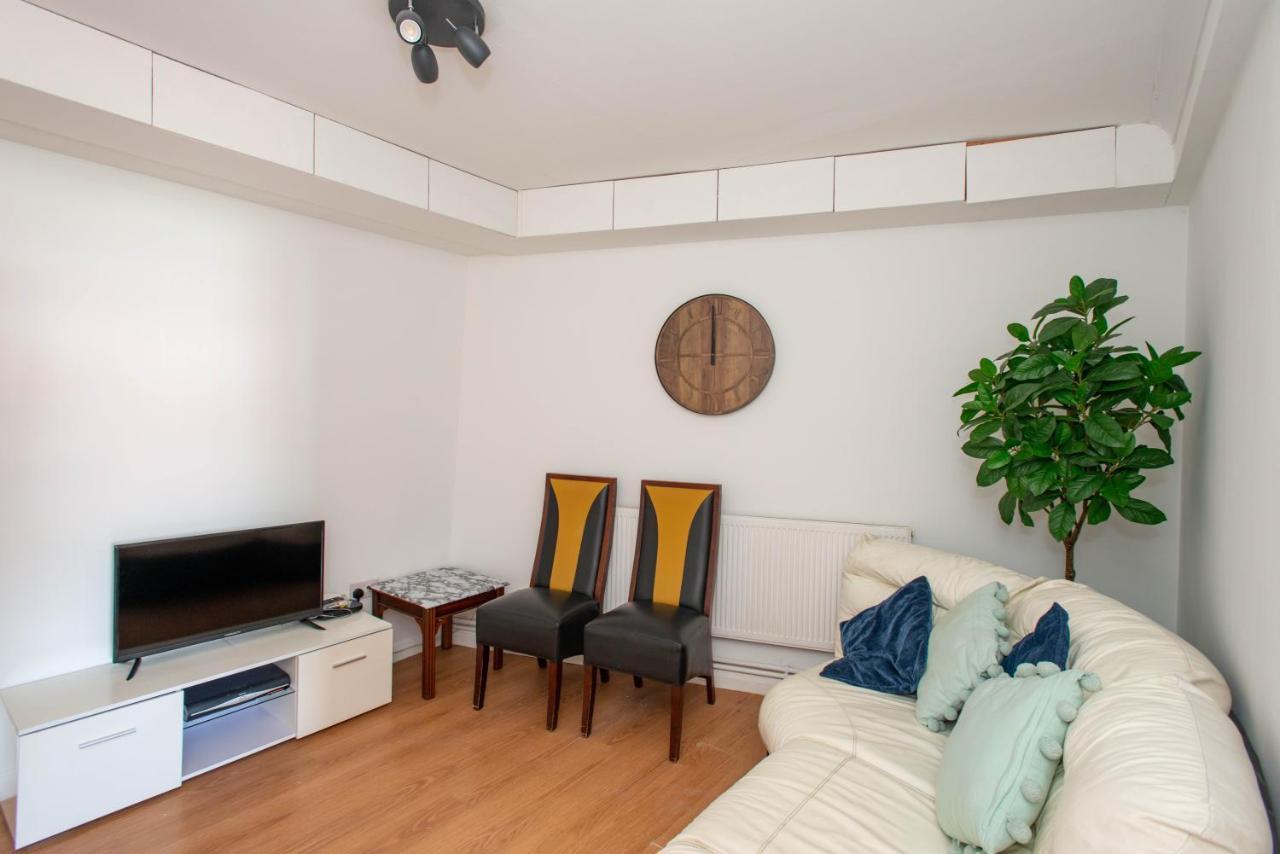 Modern In Bromley, Greater London Near Tesco And Sundridge Park Station Bromley