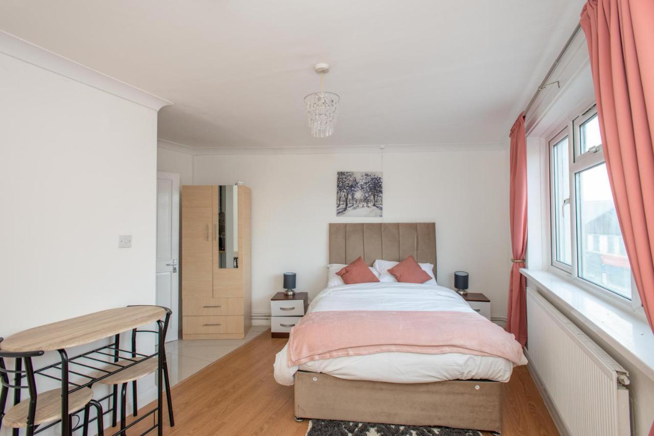 Modern In Bromley, Greater London Near Tesco And Sundridge Park Station *