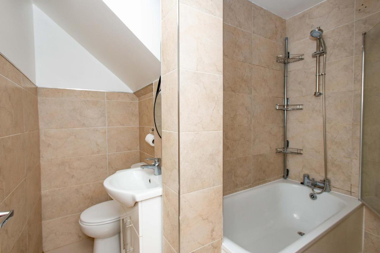 Modern In Bromley, Greater London Near Tesco And Sundridge Park Station
