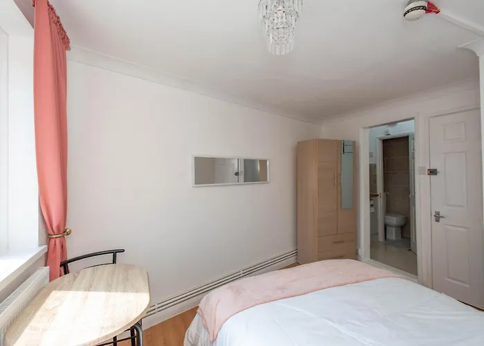 Modern Apartments In Bromley, Greater London Near Tesco And Sundridge Park Station