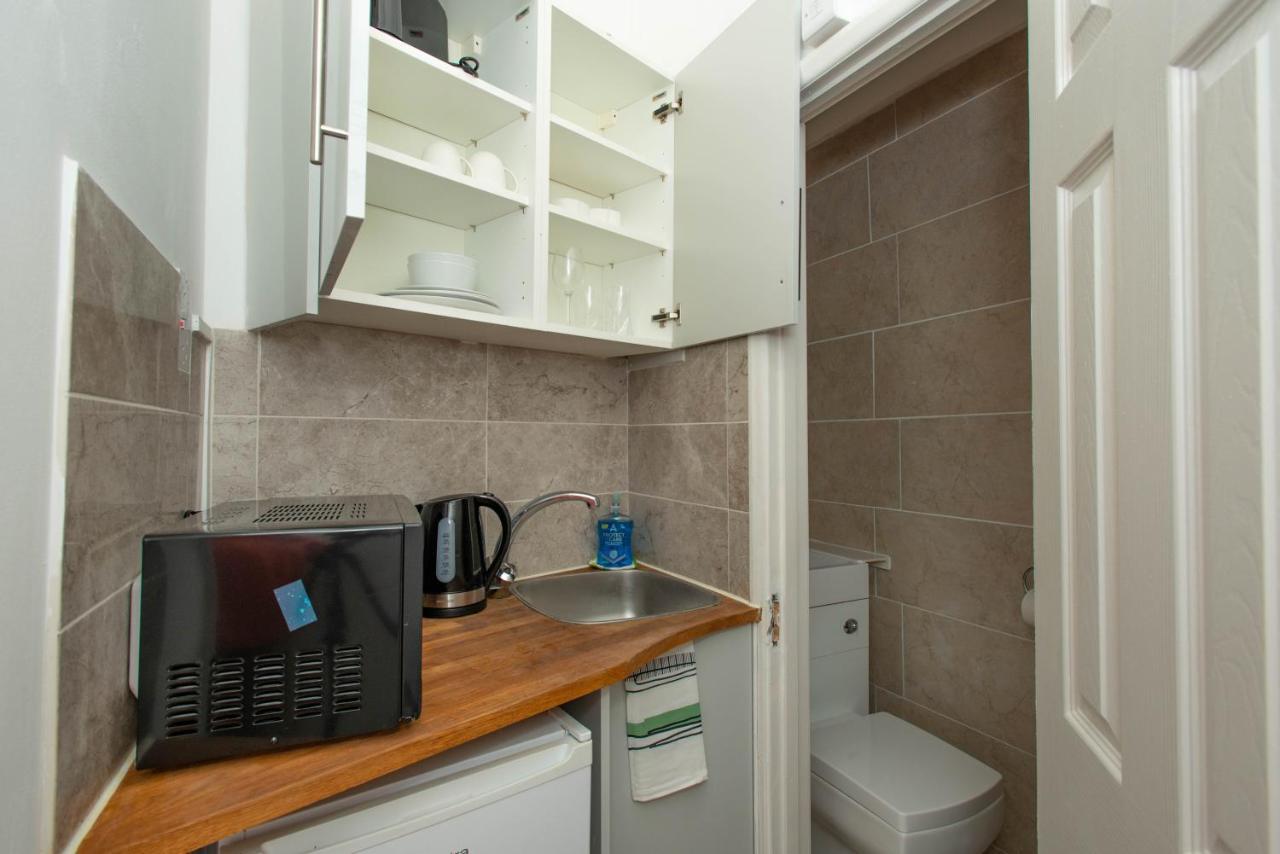 Motel Modern In Bromley, Greater London Near Tesco And Sundridge Park Station