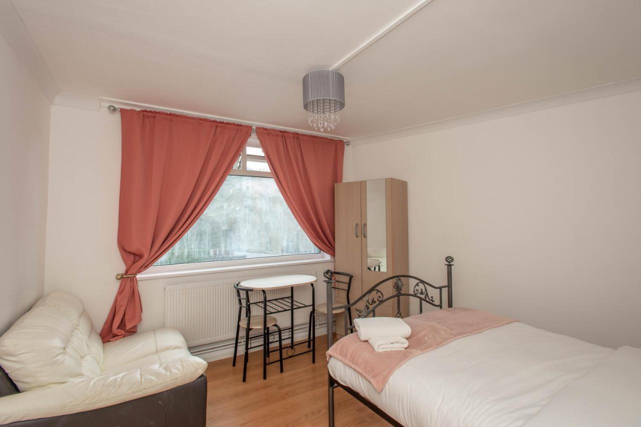 Modern In Bromley, Greater London Near Tesco And Sundridge Park Station Bromley