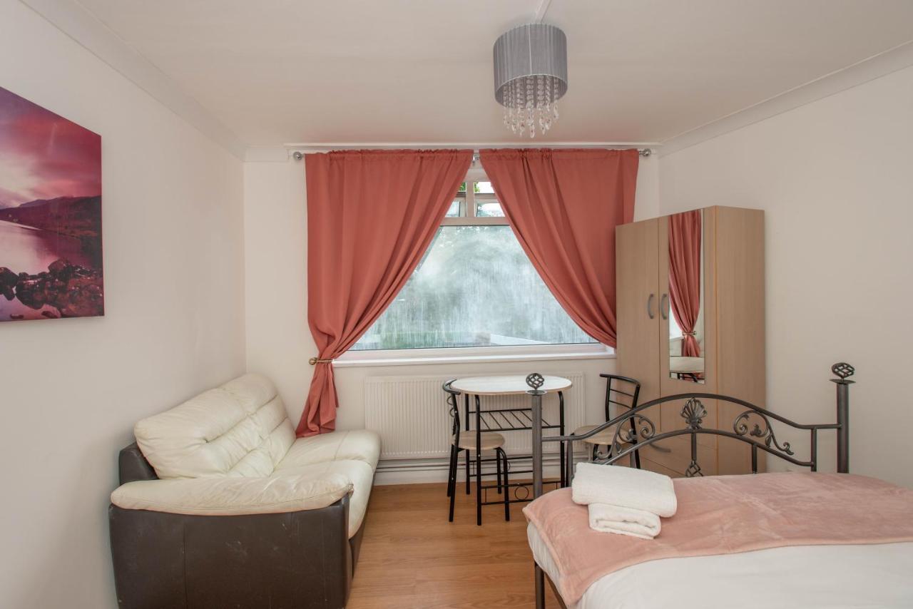 Motel Modern In Bromley, Greater London Near Tesco And Sundridge Park Station Bromley
