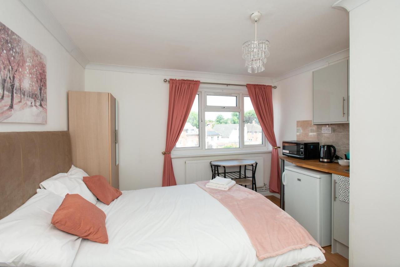 Modern In Bromley, Greater London Near Tesco And Sundridge Park Station Bromley