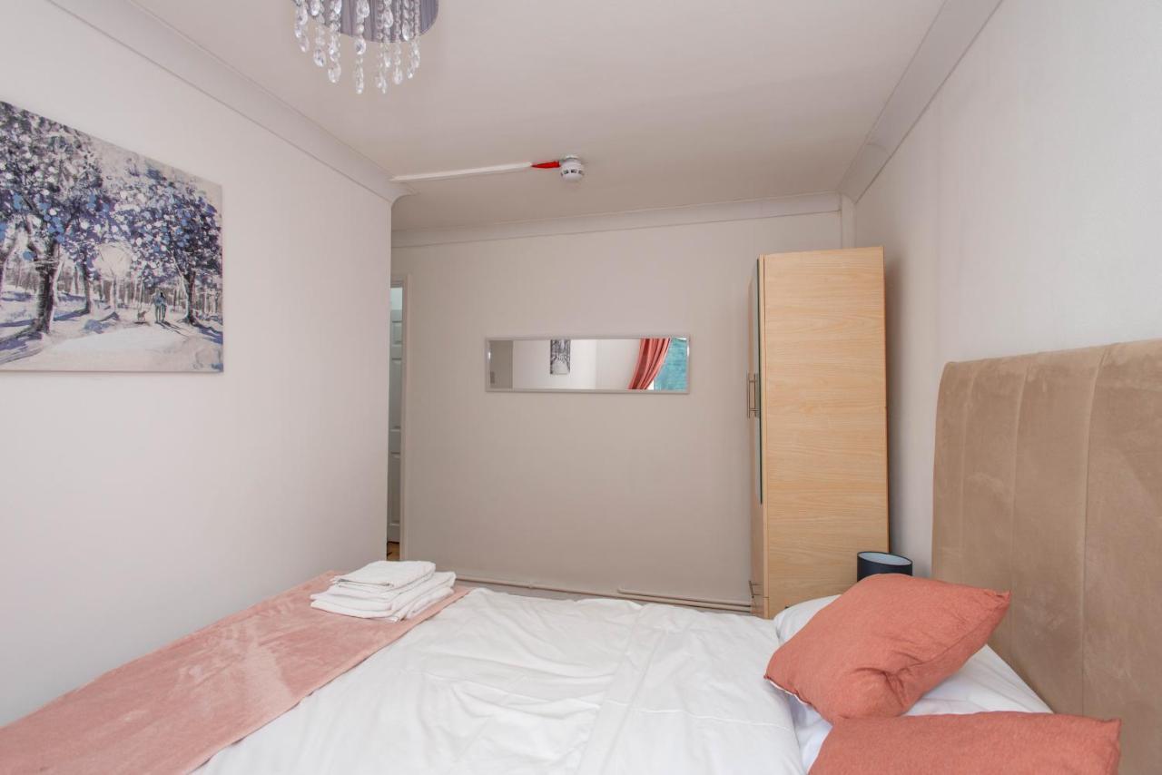Modern In Bromley, Greater London Near Tesco And Sundridge Park Station