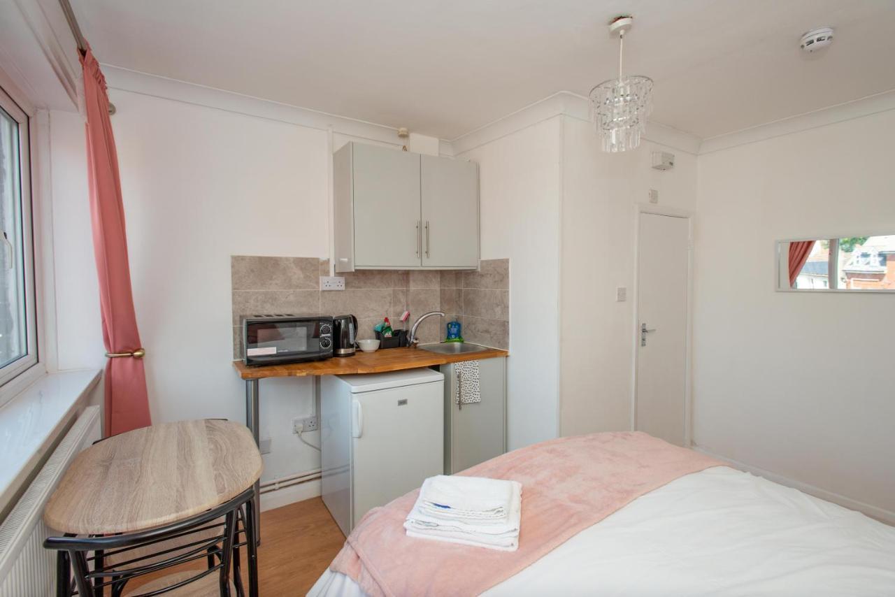 Modern In Bromley, Greater London Near Tesco And Sundridge Park Station Motel Bromley