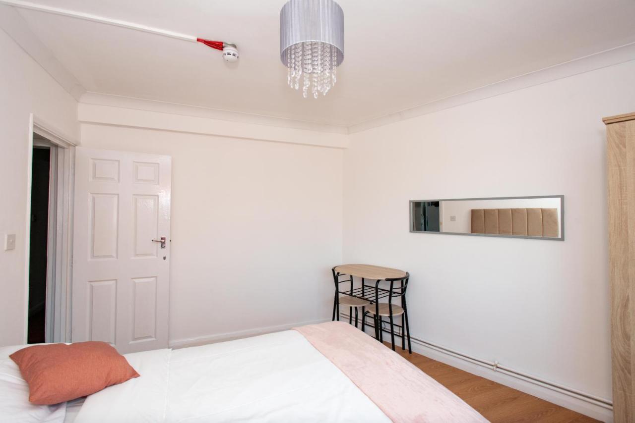 Modern In Bromley, Greater London Near Tesco And Sundridge Park Station Motel Bromley