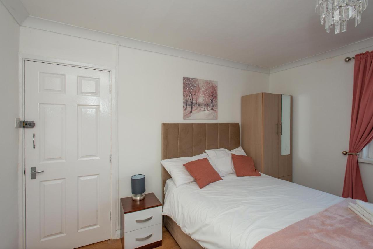 Modern In Bromley, Greater London Near Tesco And Sundridge Park Station *