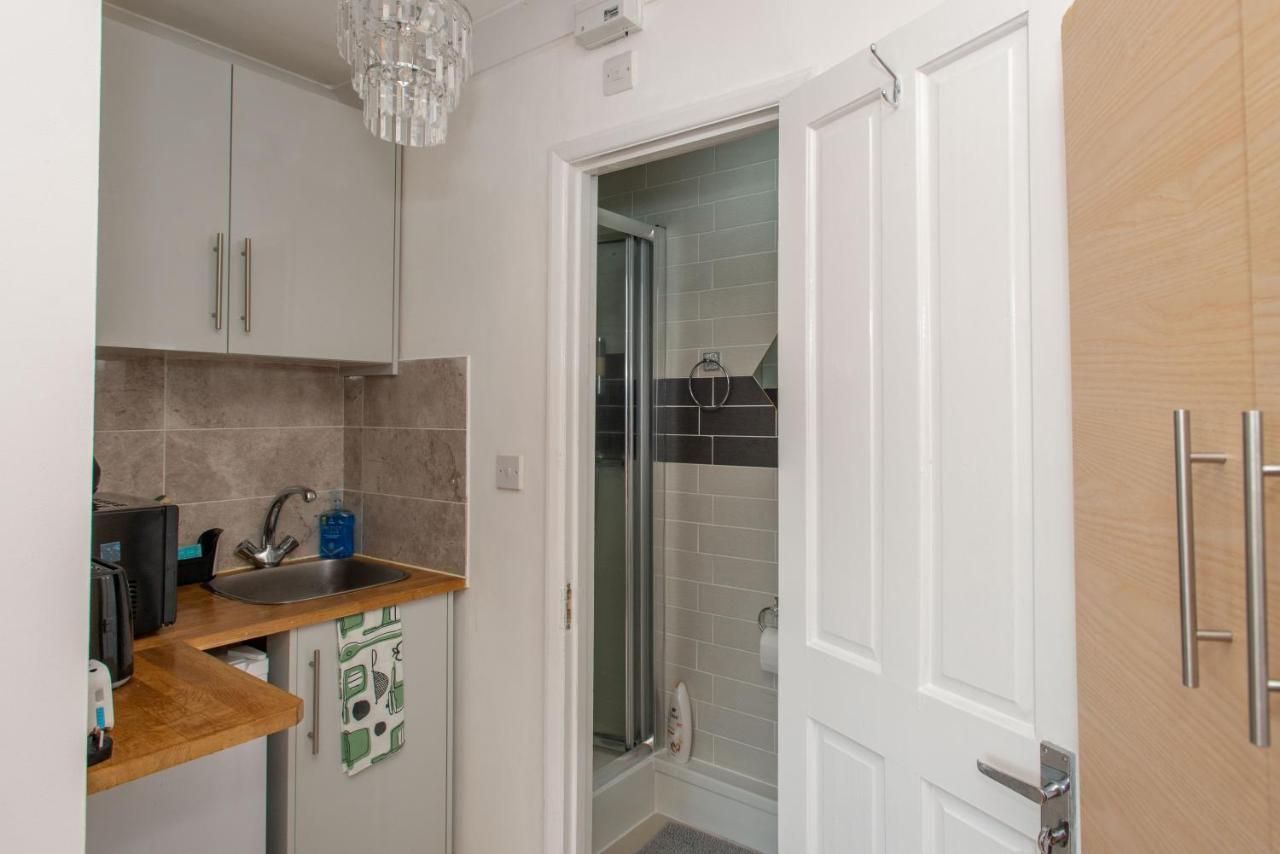 Motel Modern In Bromley, Greater London Near Tesco And Sundridge Park Station